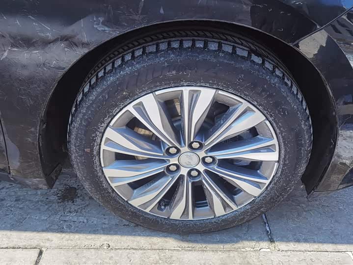 Фото 6 - Hongqi E-QM5