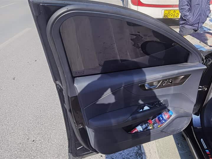 Фото 7 - Hongqi E-QM5