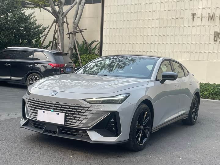 Фото 1 - Changan UNI-V