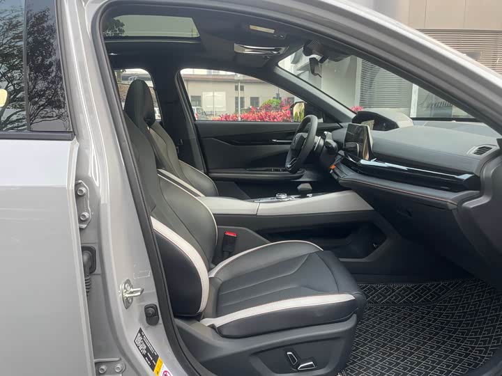 Фото 7 - Changan UNI-V