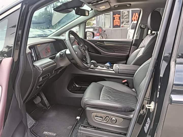 Фото 3 - GAC Trumpchi M8