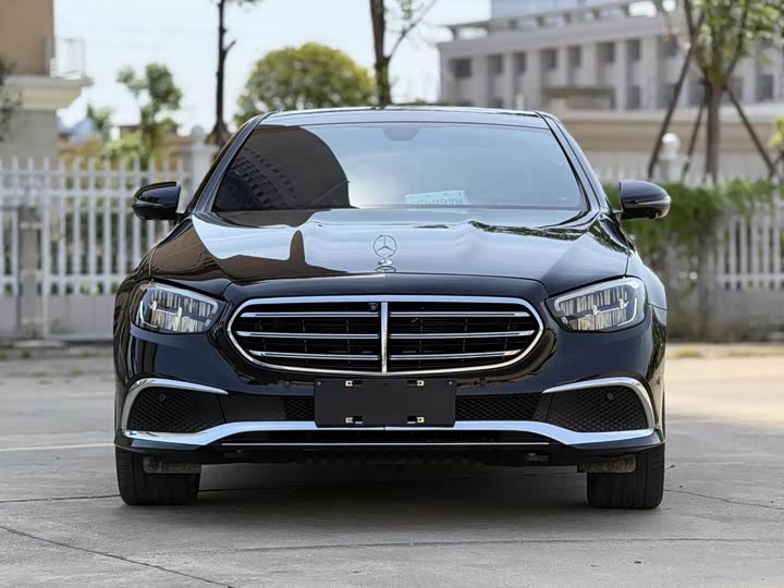 Фото 1 - Mercedes-Benz E-Class