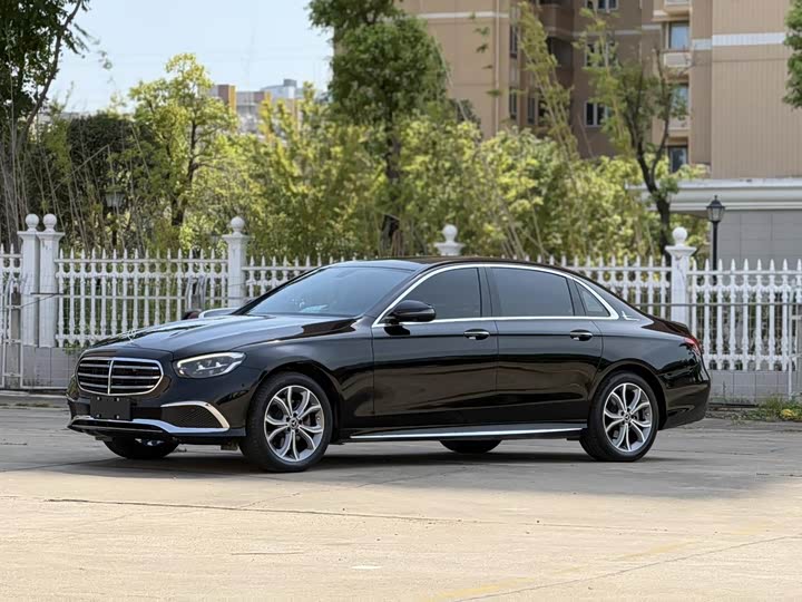 Фото 4 - Mercedes-Benz E-Class