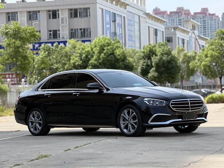 Фото 5 - Mercedes-Benz E-Class