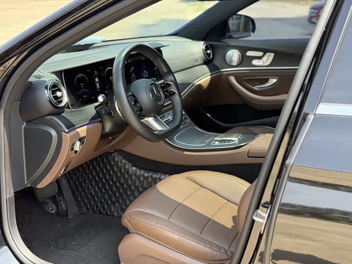 Фото 7 - Mercedes-Benz E-Class