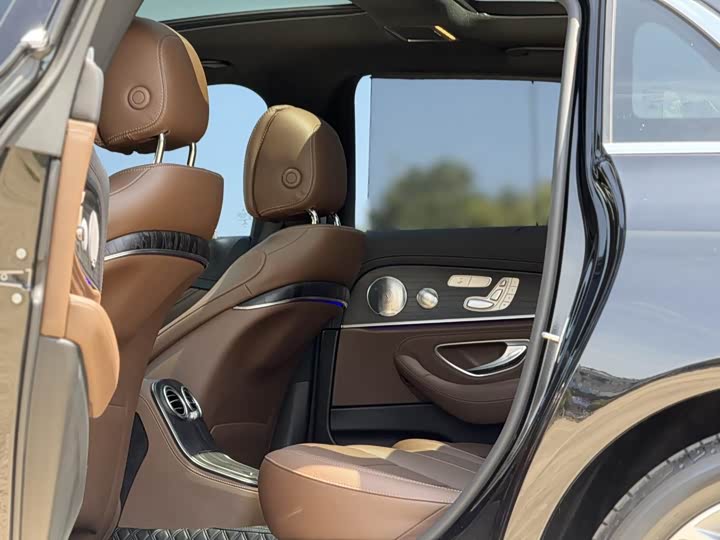 Фото 8 - Mercedes-Benz E-Class