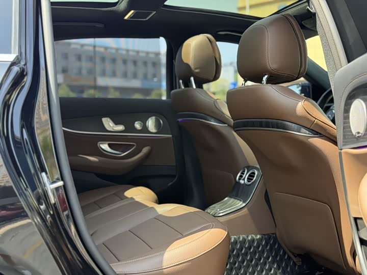 Фото 9 - Mercedes-Benz E-Class