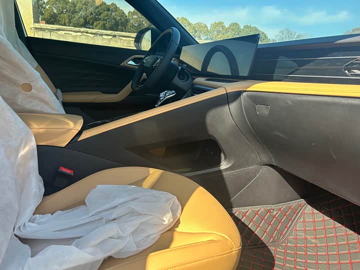 Фото 8 - Roewe RX5