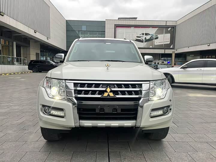 Фото 2 - Mitsubishi Pajero