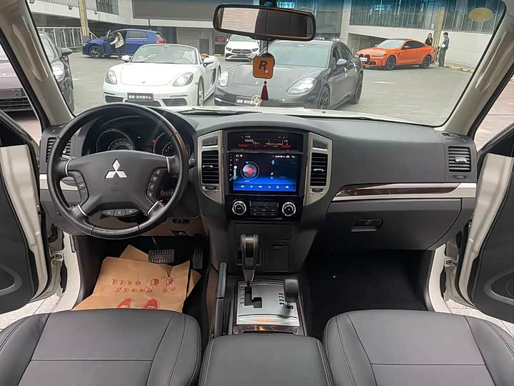 Фото 4 - Mitsubishi Pajero