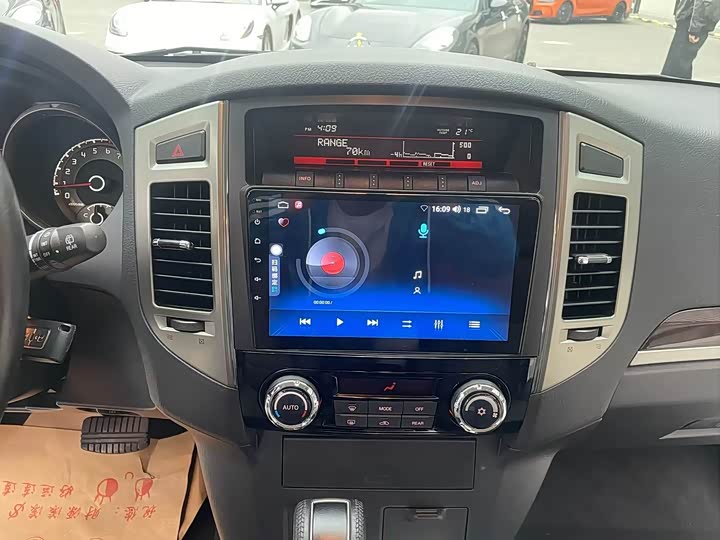 Фото 5 - Mitsubishi Pajero