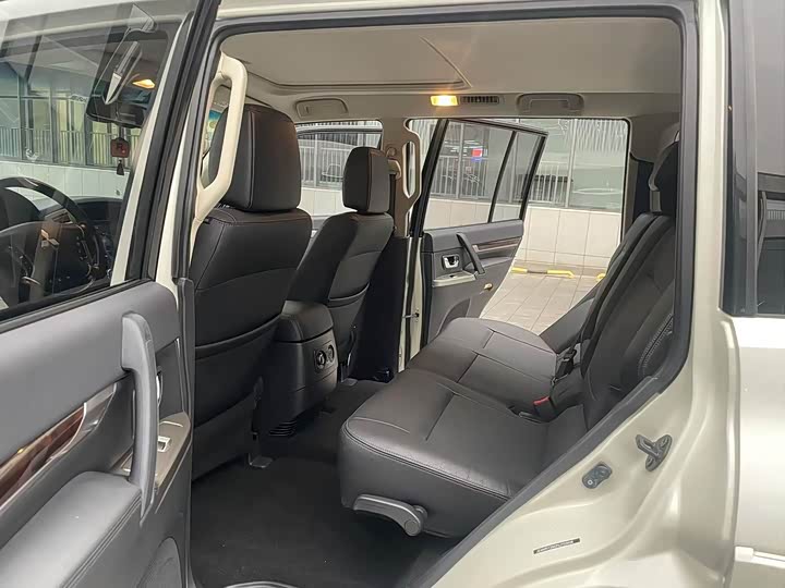 Фото 7 - Mitsubishi Pajero