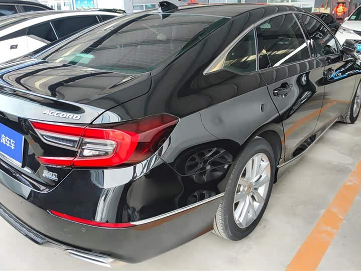 Фото 3 - Honda Accord