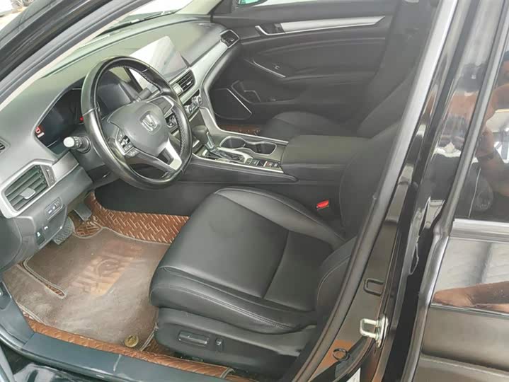 Фото 9 - Honda Accord