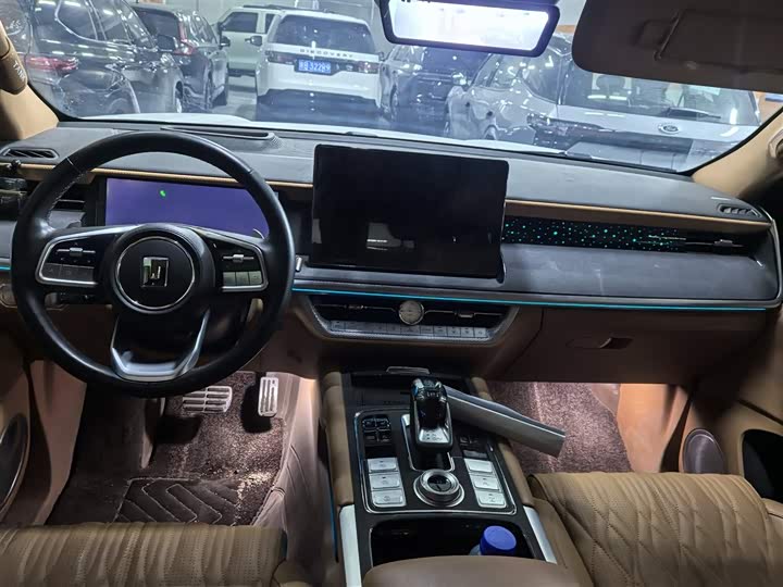 Фото 7 - Tank 500 Hybrid