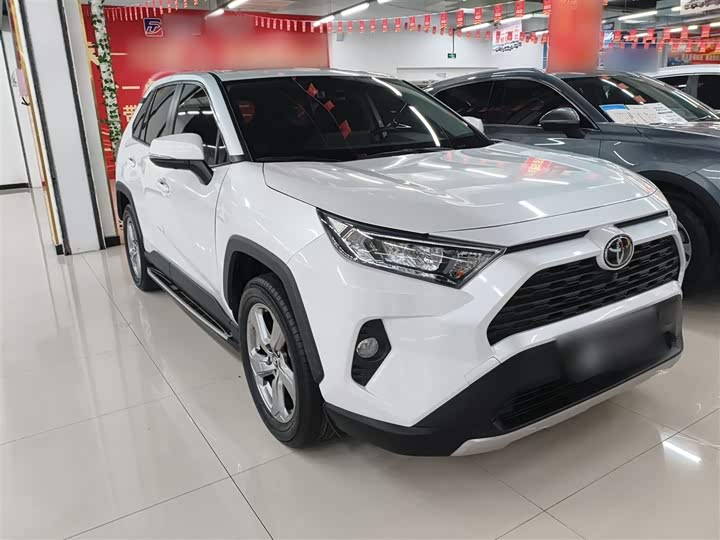 Фото 4 - Toyota RAV4