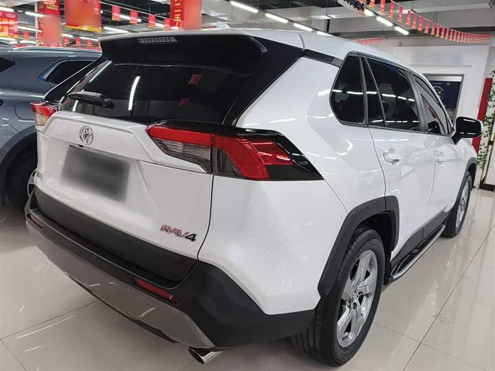 Фото 7 - Toyota RAV4