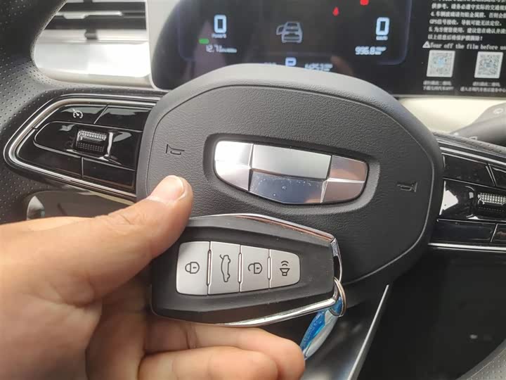 Фото 9 - Geely Geometry E Firefly