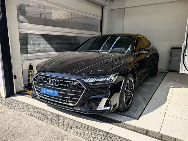 Фото 1 - Audi A7L