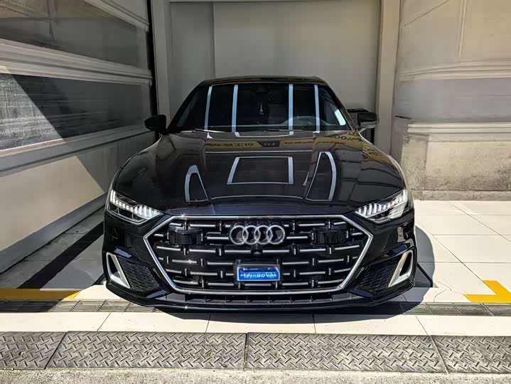 Фото 2 - Audi A7L