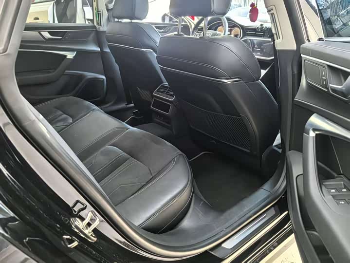 Фото 3 - Audi A7L