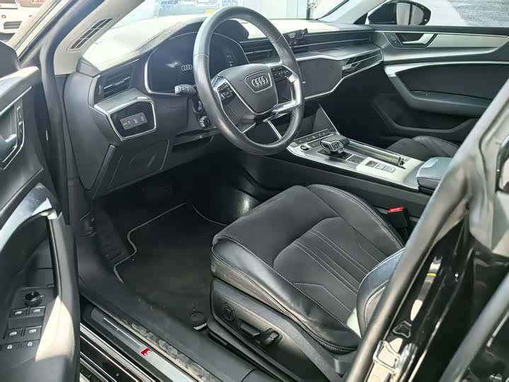 Фото 4 - Audi A7L