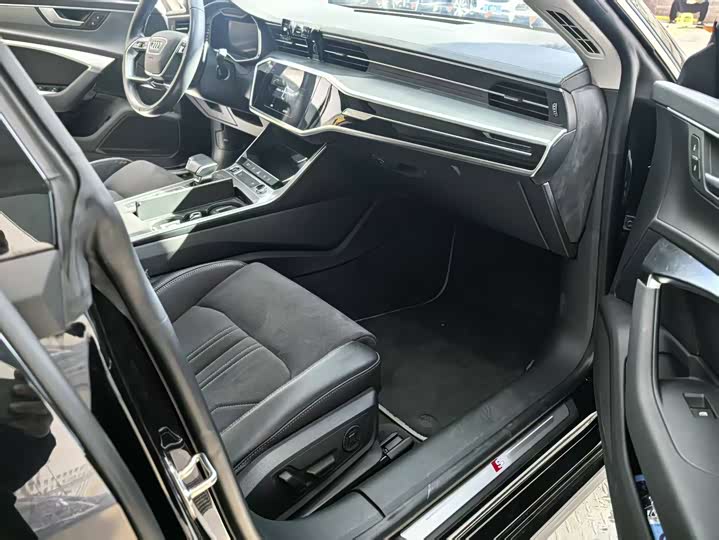 Фото 5 - Audi A7L