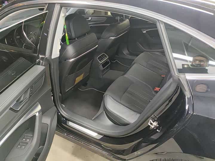 Фото 7 - Audi A7L