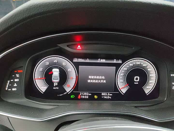 Фото 8 - Audi A7L