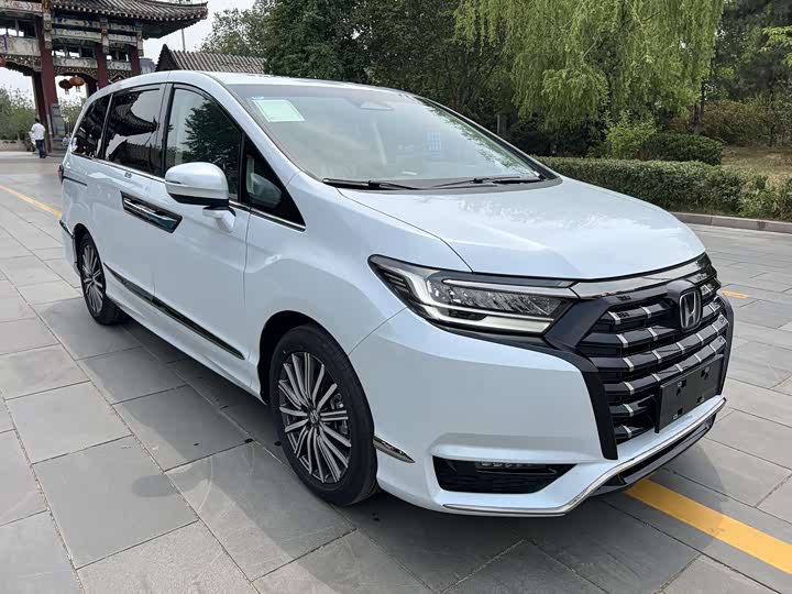 Фото 3 - Honda Elysion