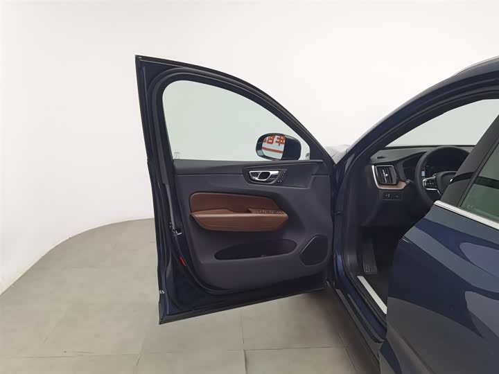 Фото 8 - Volvo XC60