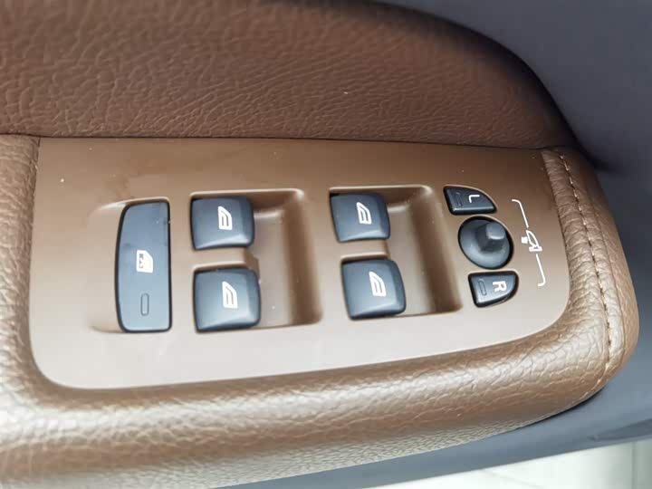 Фото 9 - Volvo XC60