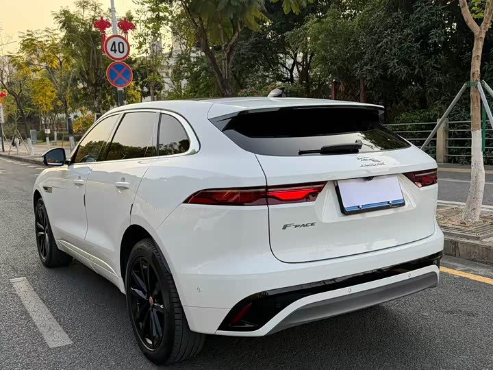 Фото 4 - Jaguar F-Pace