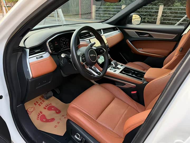 Фото 5 - Jaguar F-Pace