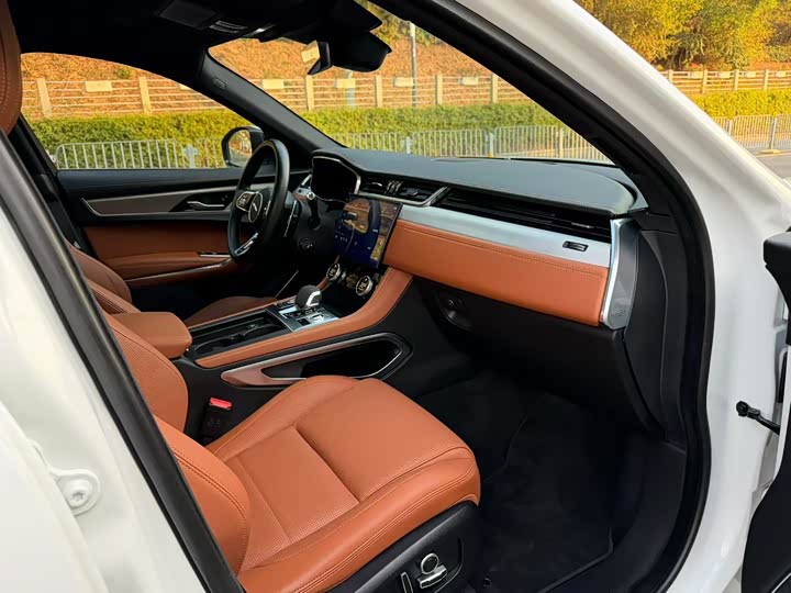 Фото 7 - Jaguar F-Pace