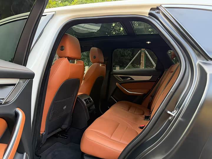 Фото 8 - Jaguar F-Pace