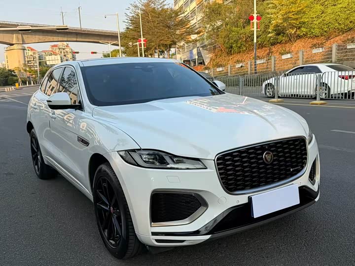 Фото 9 - Jaguar F-Pace