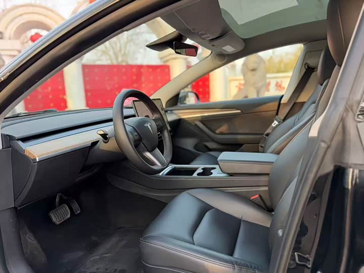 Фото 4 - Tesla Model 3