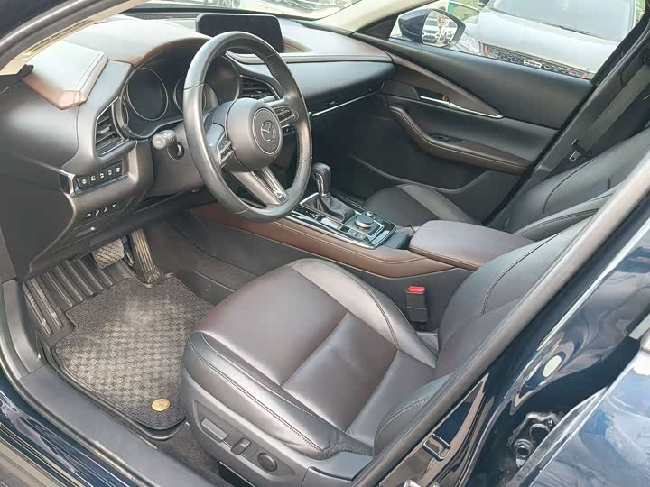 Фото 4 - Mazda CX-30