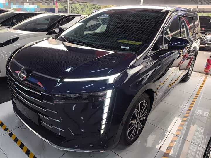 Фото 2 - GAC Trumpchi E8