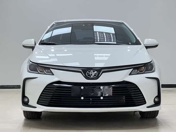 Фото 2 - Toyota Corolla