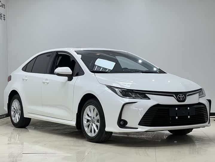 Фото 3 - Toyota Corolla