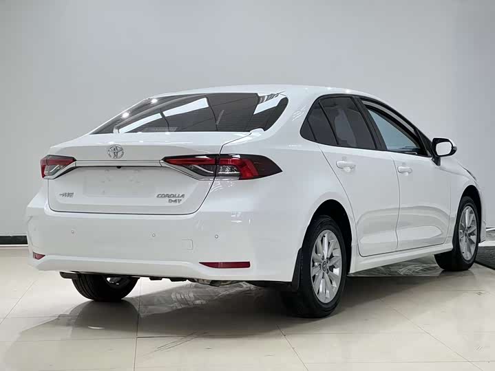 Фото 6 - Toyota Corolla