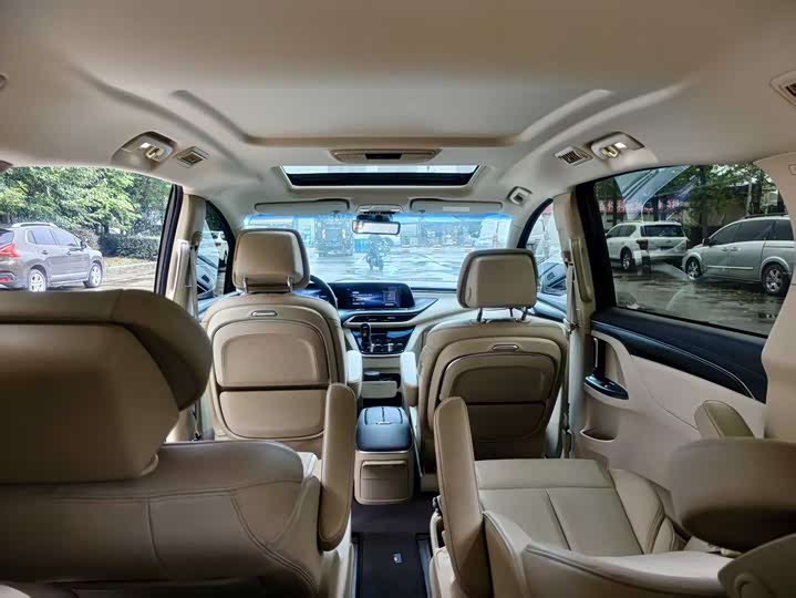 Фото 4 - Buick GL8 ES