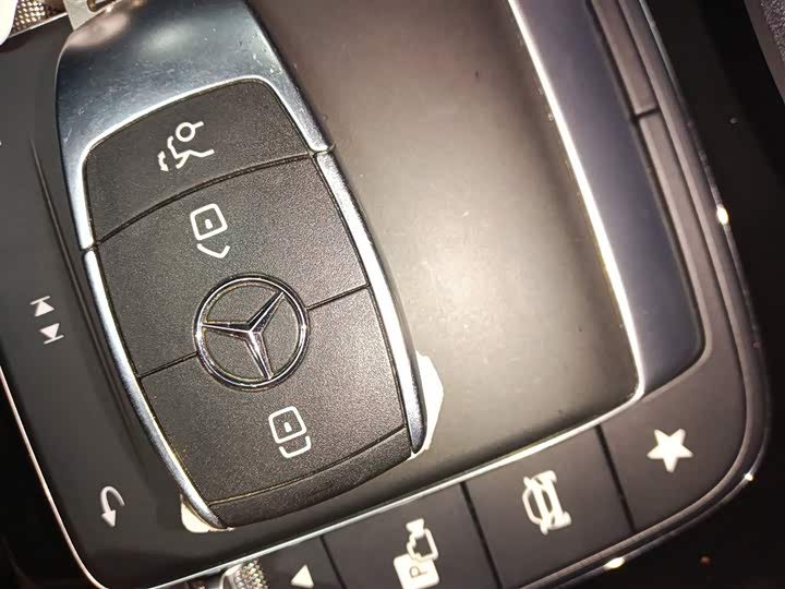 Фото 9 - Mercedes-Benz EQB