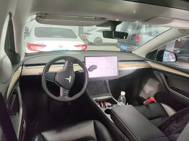 Фото 3 - Tesla Model Y