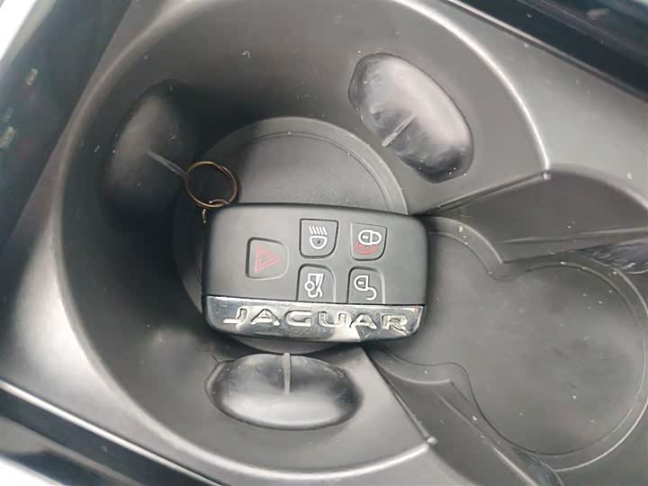 Фото 9 - Jaguar XF L