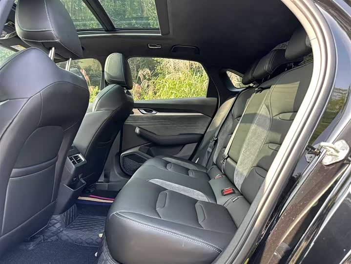 Фото 7 - Geely Preface