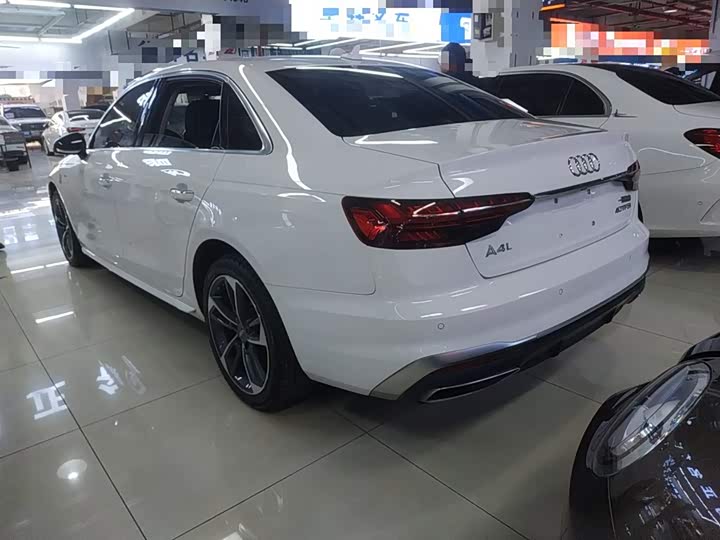 Фото 5 - Audi A4L