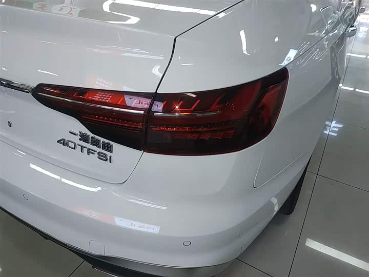 Фото 8 - Audi A4L